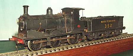 352