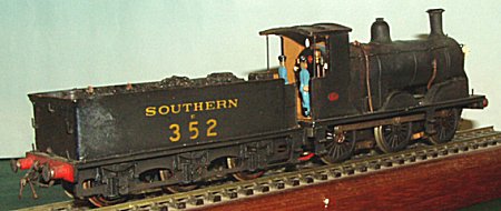 352